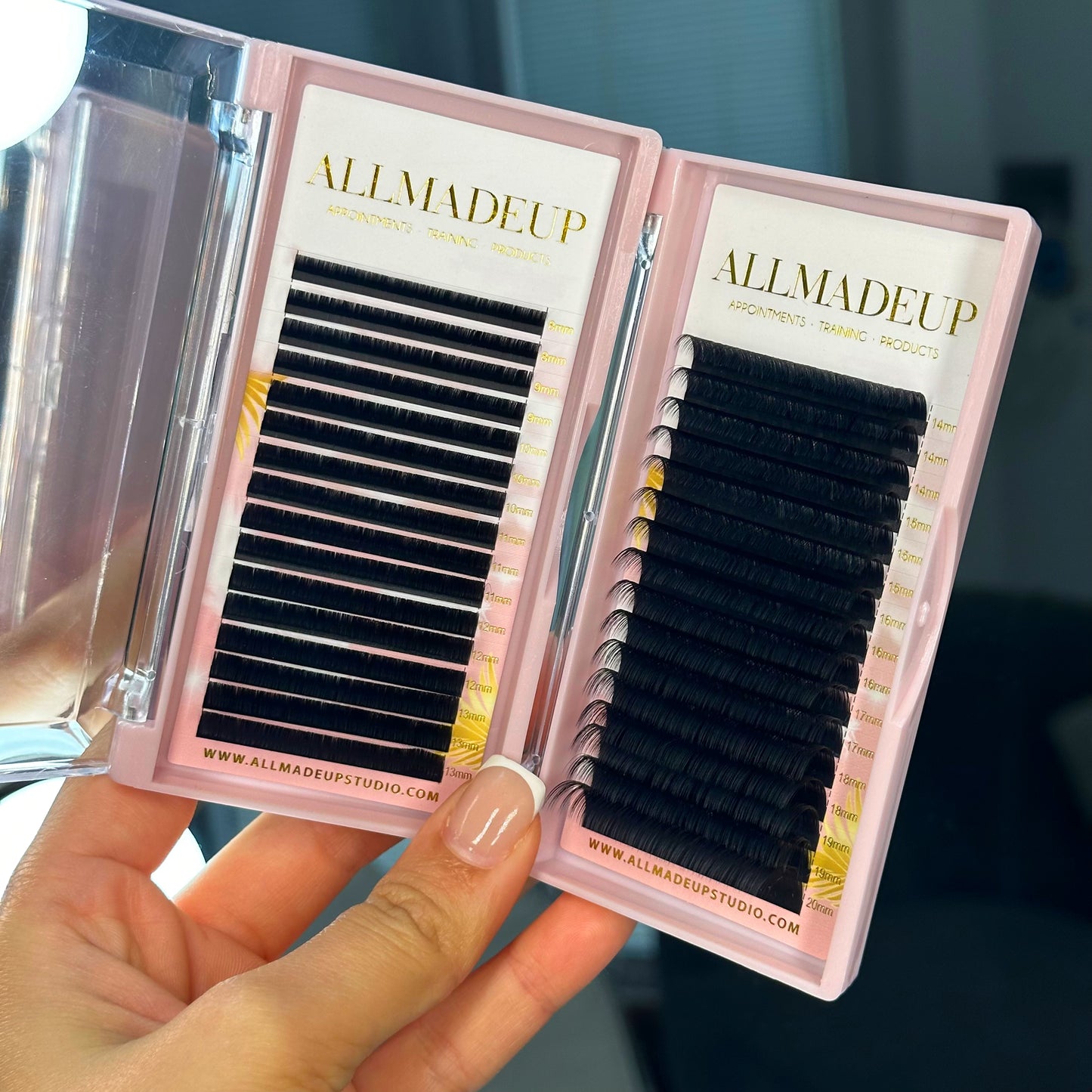 0.03 VOLUME LASHES