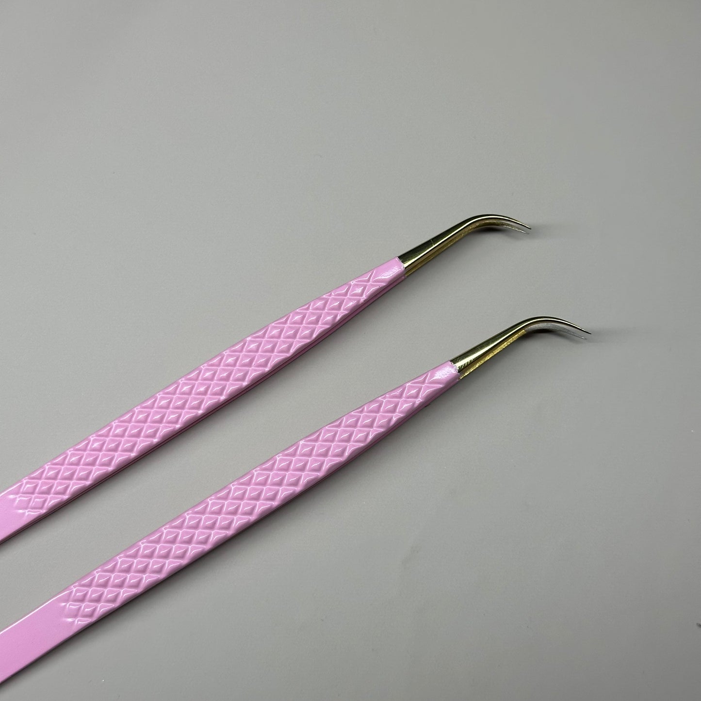 SLIM CURVED VOLUME TWEEZER