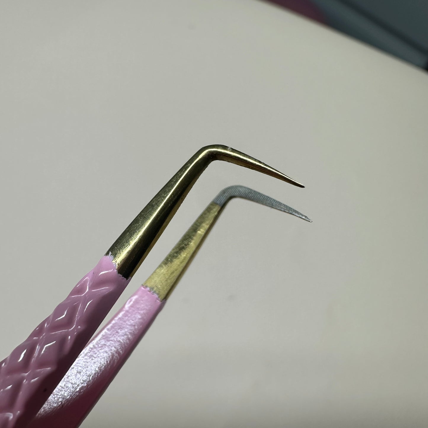 THIN 90 DEGREE TWEEZER